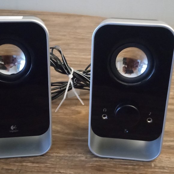 Logitech LS11 Notebook Laptop Speakers, ModeLS-00035 Includes Power Charger Vntg - Picture 1 of 8